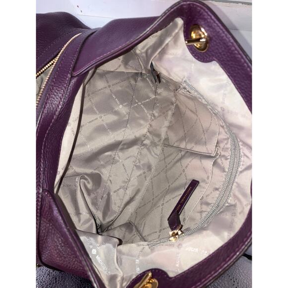 MICHAEL KORS LARGE DARK PURPLE PEBBLED LEATHER SHOULDER BAG - Picture 11 of 16